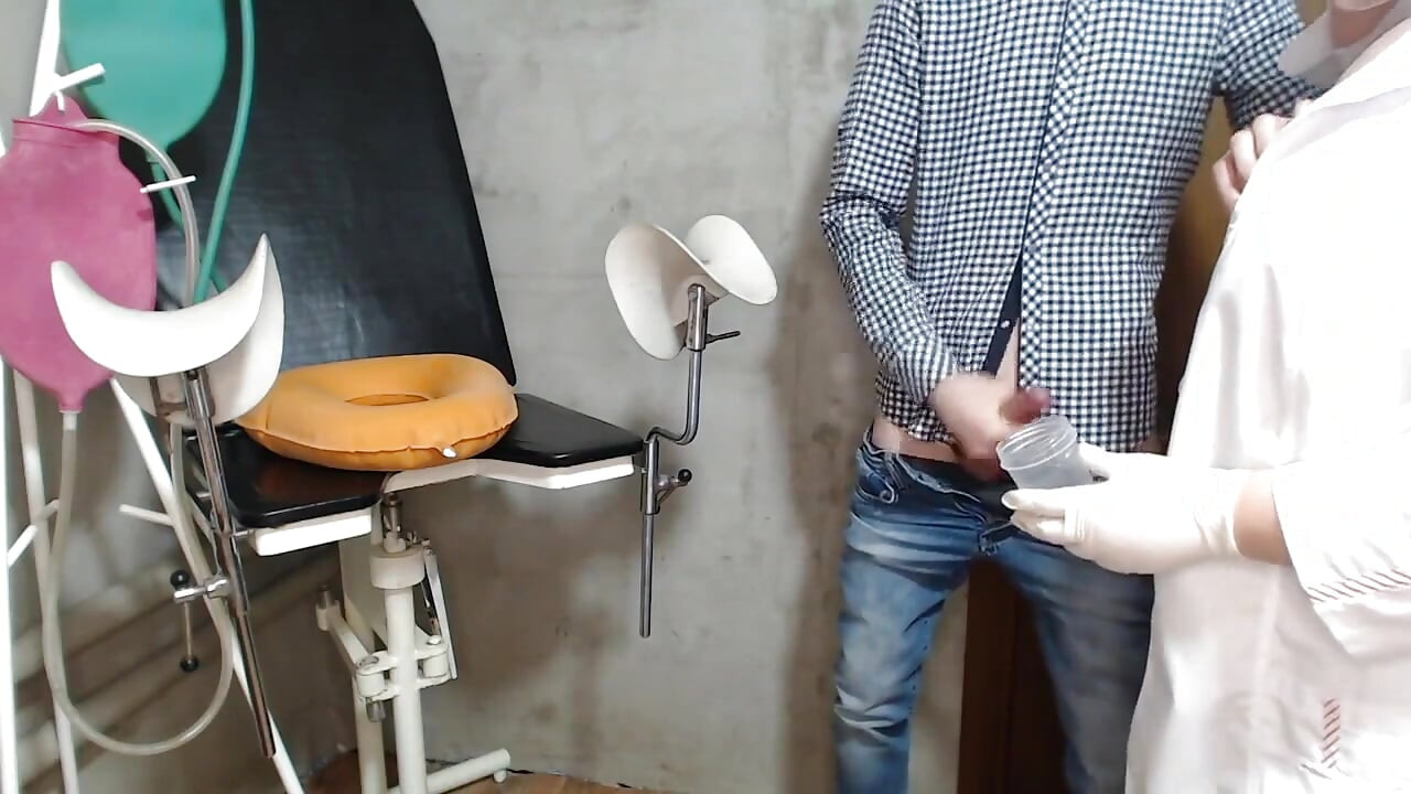 Enfermera madura súper atractiva me hizo correrme