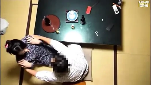 Rayuan bahenol pelayan pemandian air panas ini dientot habis-habisan di kamar pribadi -adegan.1