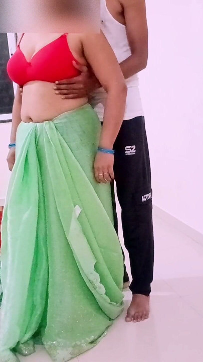 Riya Bhabhi'ye Petticoat Terzisi Belaj Ölçüsü Almaya Geldi ve Riya Bhabhi Ölçü Alırken Cinsel İlişkiden Keyif Aldı… | Bölüm 1