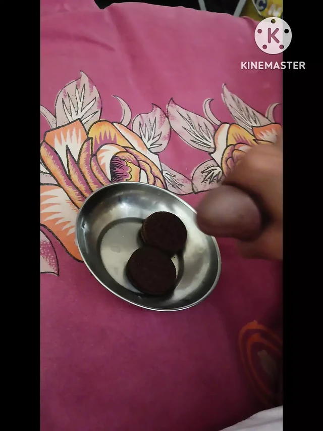 Masterbat & cum on Oreo