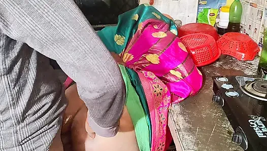 Desi Ibu Tiri India Mengisap Juru Masak