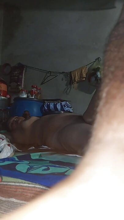 Meu marido está me preparando para foder e estou pronto agora.