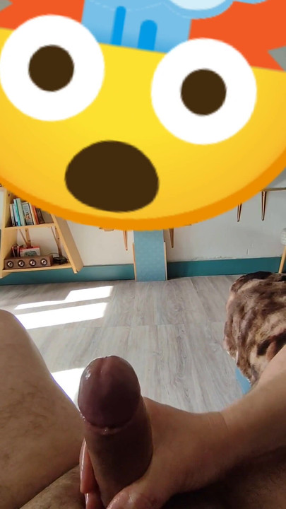 Klíčový okamžik od "Můj nejlepší přítel mě honí při testování kokosového 😁 oleje"