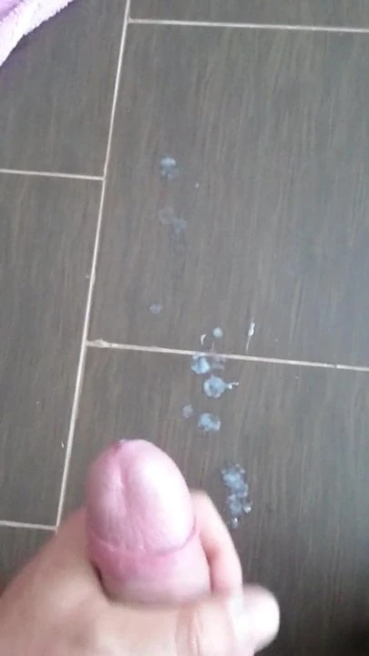 Abspritze im Bad, cum, sperma, spritzen, orgasmus