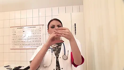 Rettungssanitäter hart gefickt