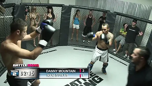 Глубоко выеченная пизда сочной юной пизды выглядит миниатюрной, полной спермы