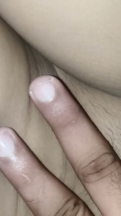 귀여운 소녀가 처음으로 처녀성을 잃는 장면. 매우 고통스러운 하드코어 섹스. 시골 여학생 섹스. 형수와 동생 섹스 | 클립 2