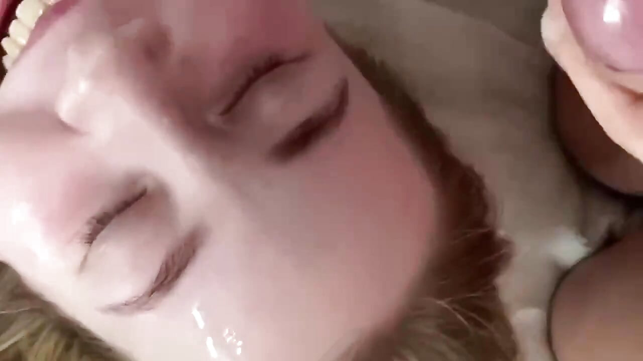 Met kurier nackt - ehemann kommt auf mein gesicht und ich traf mich mit tropfendem sperma.