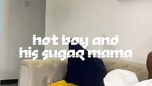 Застенчивый Горячий Паренек Со Своей Сахарной Мамочкой