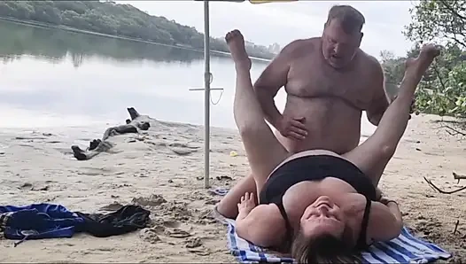 Hampir kepergok ngentot di sungai - exclusive di faphouse