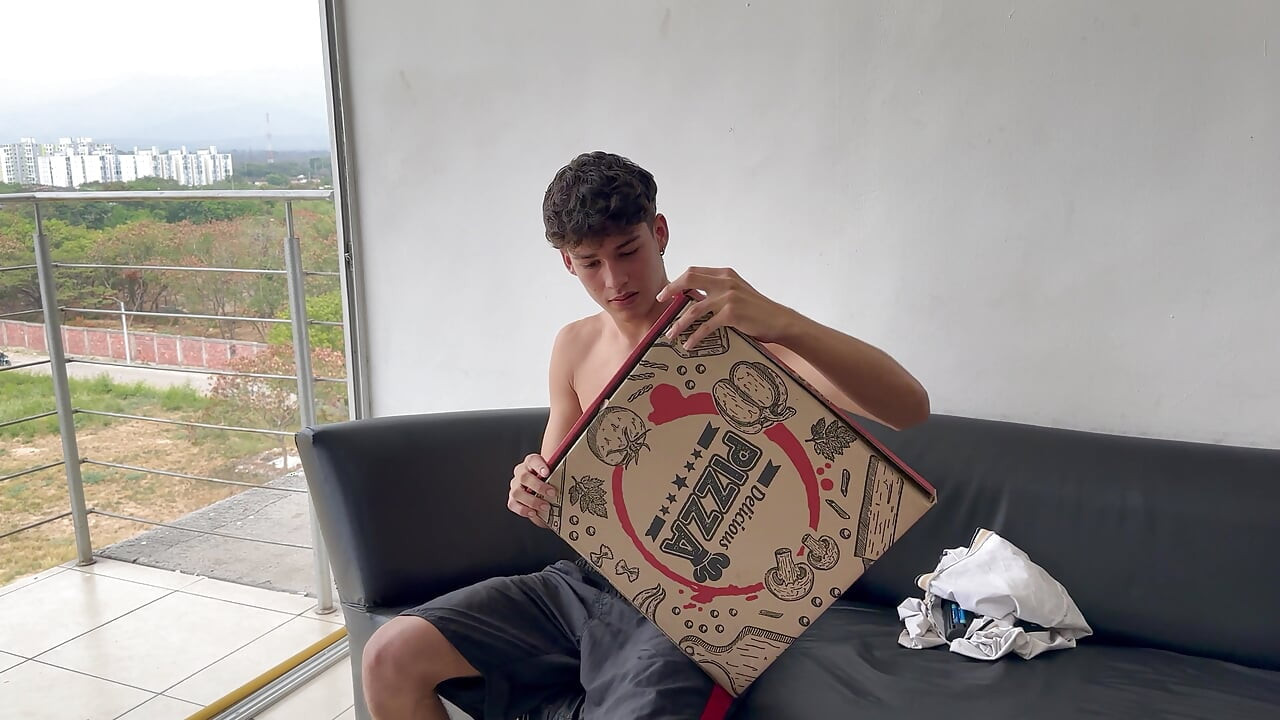 I'm Bored so I Decide to Play a Little Prank on My Stepsister so I Can Her