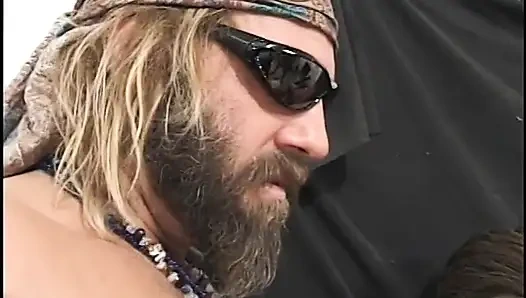 Бабушка с большим количеством апетитов обожает принимать его от черных до белых мужчин