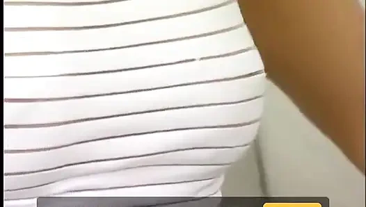 Cewek rambut pirang ini lagi asik nyepong dildo ukuran XL sebelum dientot habis-habisan di memeknya yang bertato