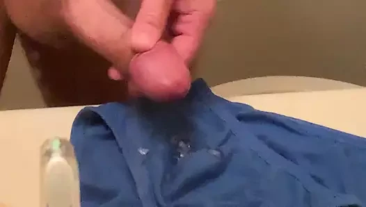 genç oğlan boşalmak solo üzerinde külot