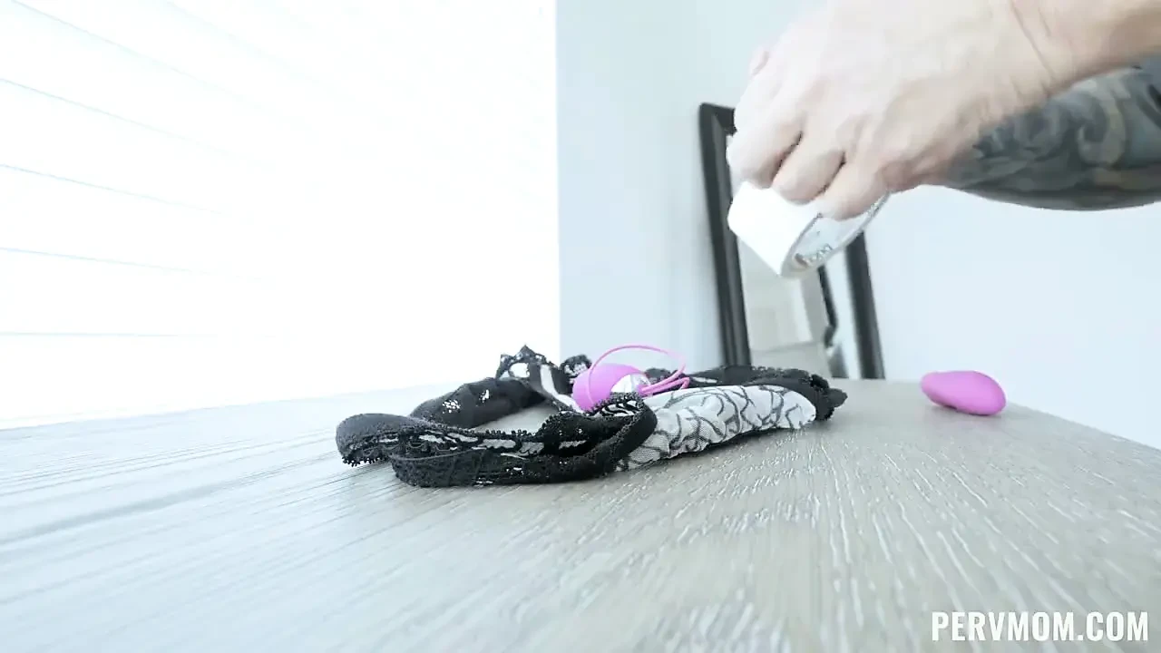 Pranking My Pervy Stepmom Nina Elle Gets Vibrator Revenge Before Riding and Sucking Jay Rock Silly