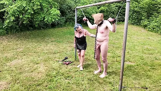 Nackt in der natur ausgepeitscht