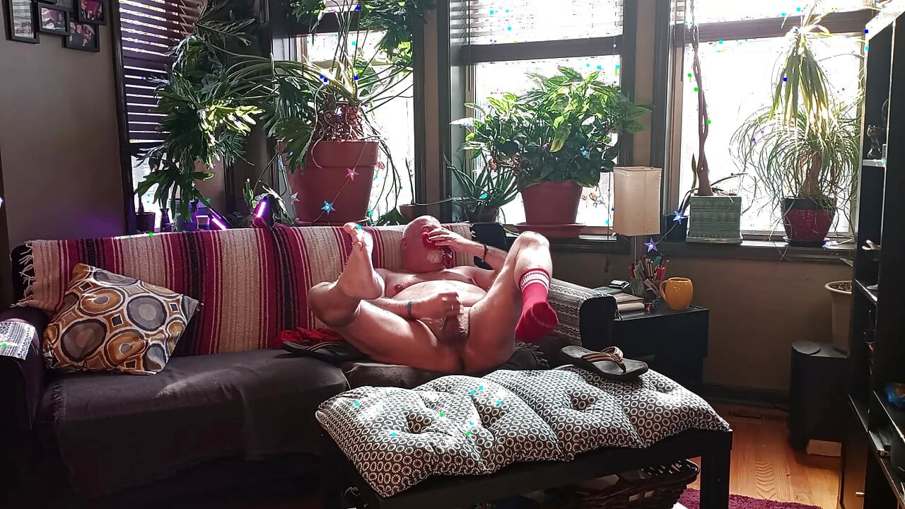 Bear Jerks off in Flip Flops - Bonus Feature Included at the End