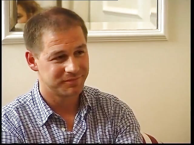 Reife schlampe kommt zum casting, um einen schwanz zu blasen