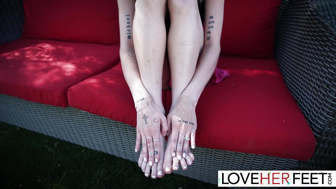 Joi Foot plaagt met tengere blondine Emma Rosie