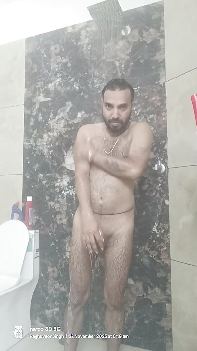 Indijski policajac se gand marvate hue