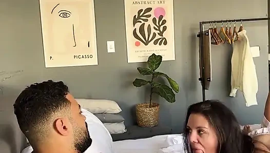 Aku tiba-tiba bangun dan kontolnya habis-habisan sampai dia mengerang keenakan