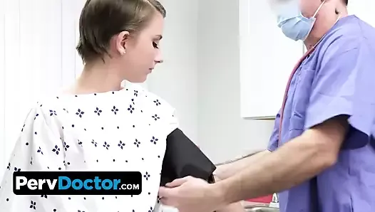 Pervdoctor - jovem paciente sexy precisa de tratamento especial do médico oliver para sua buceta rosa