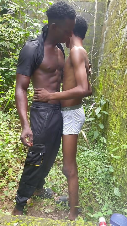 Ketemu sama si mungil yang imut di semak-semak