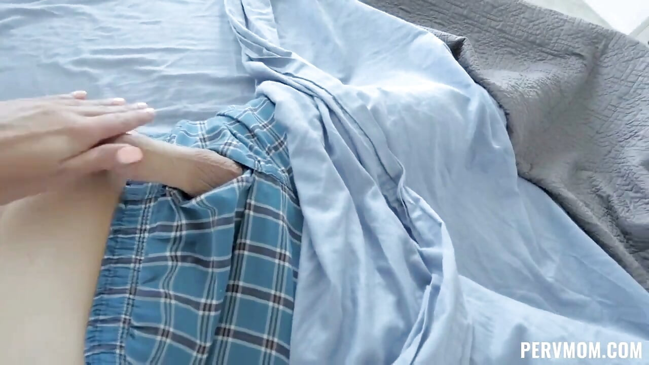 Pranking My Pervy Stepmom Nina Elle Gets Vibrator Revenge Before Riding and Sucking Jay Rock Silly
