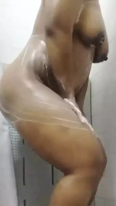 Mengintip pembantu indo remas payudara dan colmek di kamar mandi