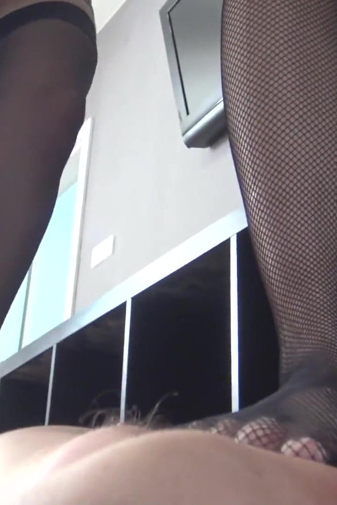 Gigante cabeça e rosto pisando poder!