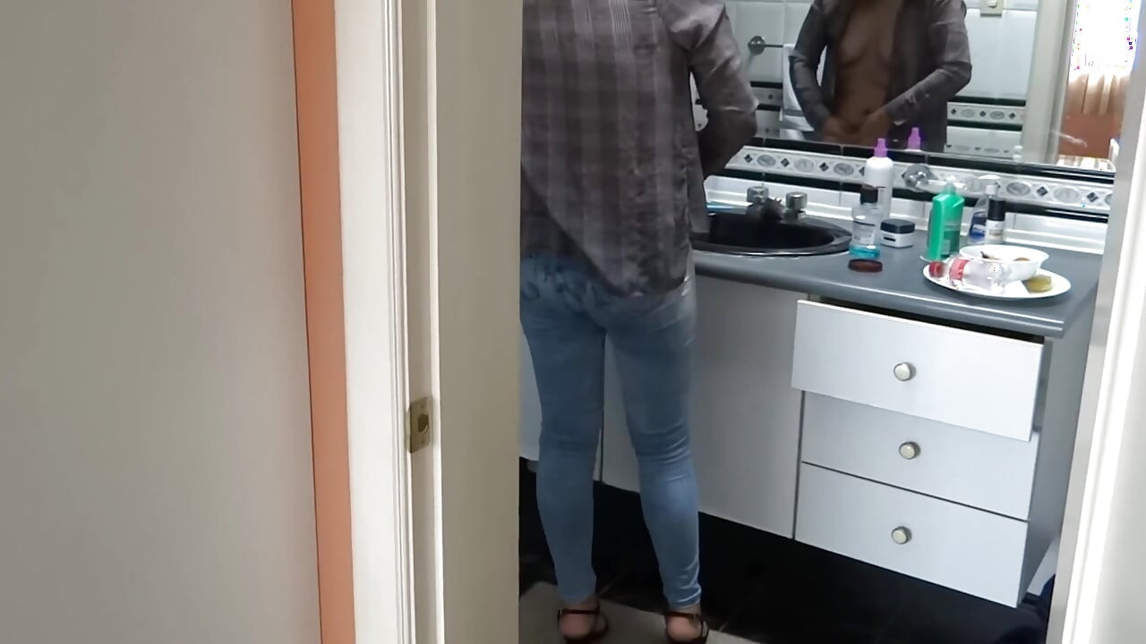 Première fois, avec une telle insistance, un beau-fils jouit dans le cul de sa belle-mère