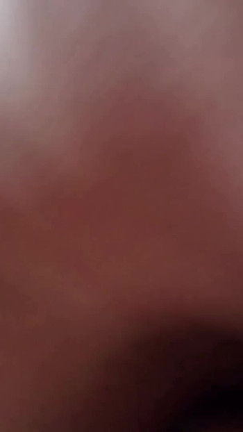 "मैं उसे इतनी जोर से हिलाता हूं कि मेरी चूत विरोध नहीं कर सकती - Shanaa"