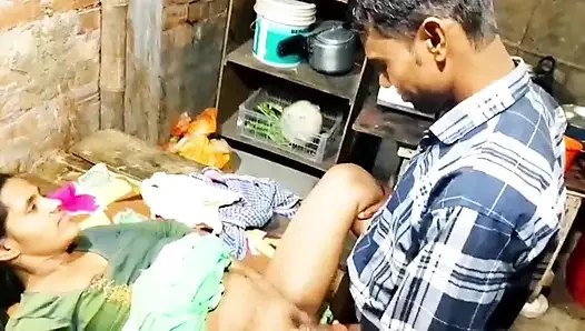 Hintli Ev Hanımı Aldatan Evli Kadın Chudai Hintli Desi Köylü Karısı Aldatıyor