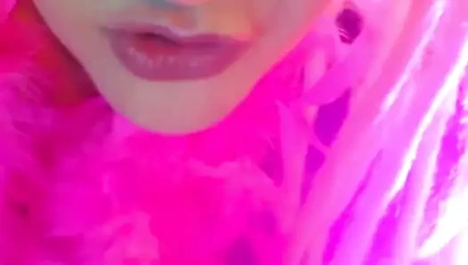 Komm auf meine hand und schlüpfe es wie eine kleine sissy-schlampe