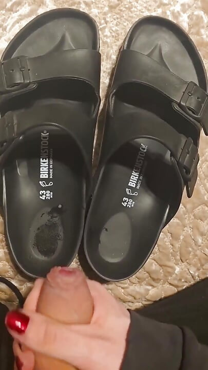 내 버켄스톡에 사정하기