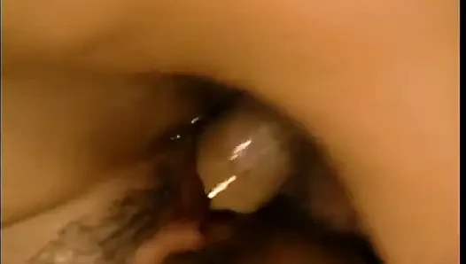 Memek jadul berbulu merah menjilati memek