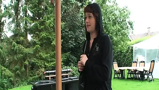 Alter opa fickt seine enkelin, dann schließen sich oma und seine freundin ihm an