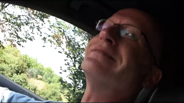 Hitchhicker blows and fucks daddy on the roadside