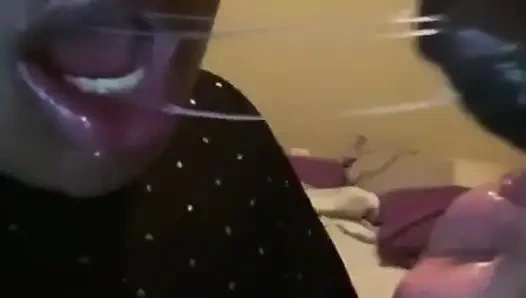 Mein stiefvater ist bei uns eingezogen und wir haben spät in der nacht ein bisschen spaß