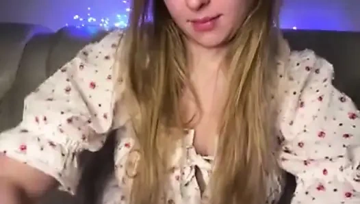 Jucielussie in sexy stockings twerking