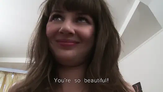 Мачеха сосет член и принимает сперму в рот