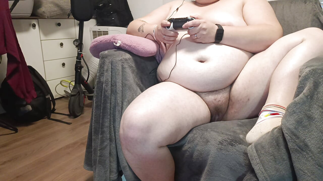 벌거벗은 채 자위하고 핑거링