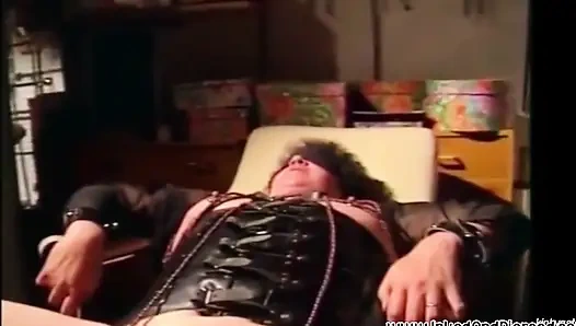 Inked und pierced - gepiercte und tätowierte Alt- und Emo-schätzchen