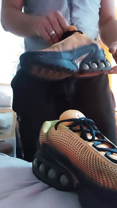 Мокрі, смердючі шкарпетки, нижня білизна. Ультра брудна свиноматка