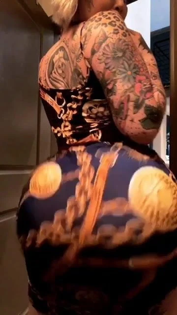 Val xxl twerking
