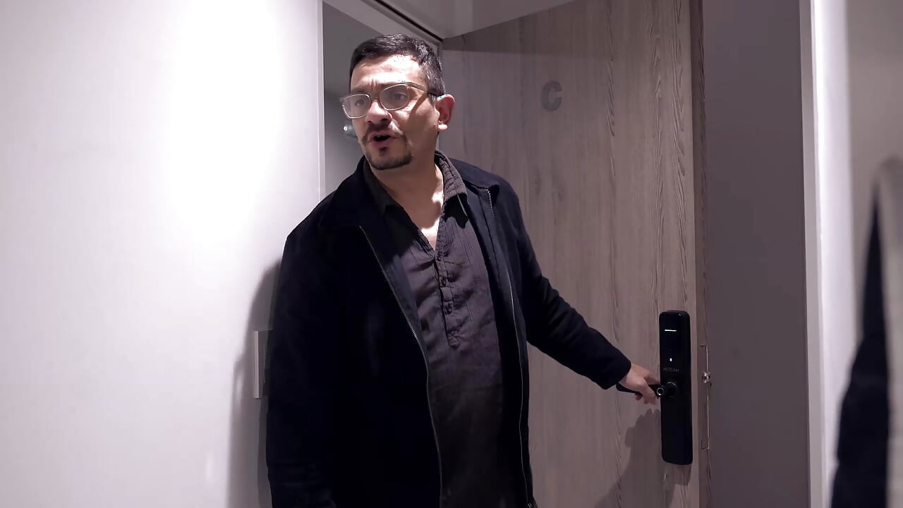 他发现了我, 我们邀请他参与（完整视频）