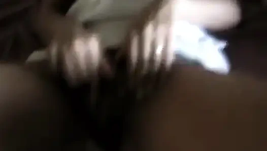 Зрелую блондинку трахают пальцами, затем трахают