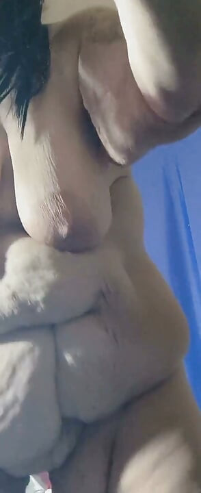 Huzzy Tease na ito, nag-squirting hanggang sa tuhod