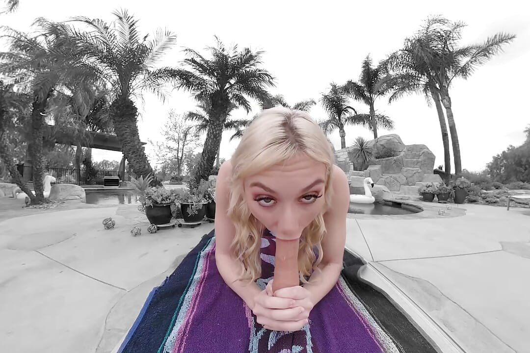PassthroughVR Πριν απολαύσετε να είστε μαζί με την Kay Lovely, πρέπει να την παρακολουθήσετε να εκφράζει τον πόθο της