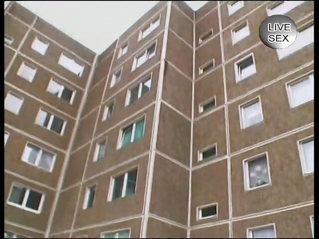 Asiática garota recebe sua boceta molhada lambida e perfurada